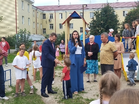 Открытие детских площадок в Среднеуральске 