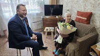 В гостях у ветерана Великой Отечественной войны Галины Николаевны Сергеевой из Березовского - Брозовский Вячеслав Пиусович, Депутат Законодательного Собрания Свердловской области